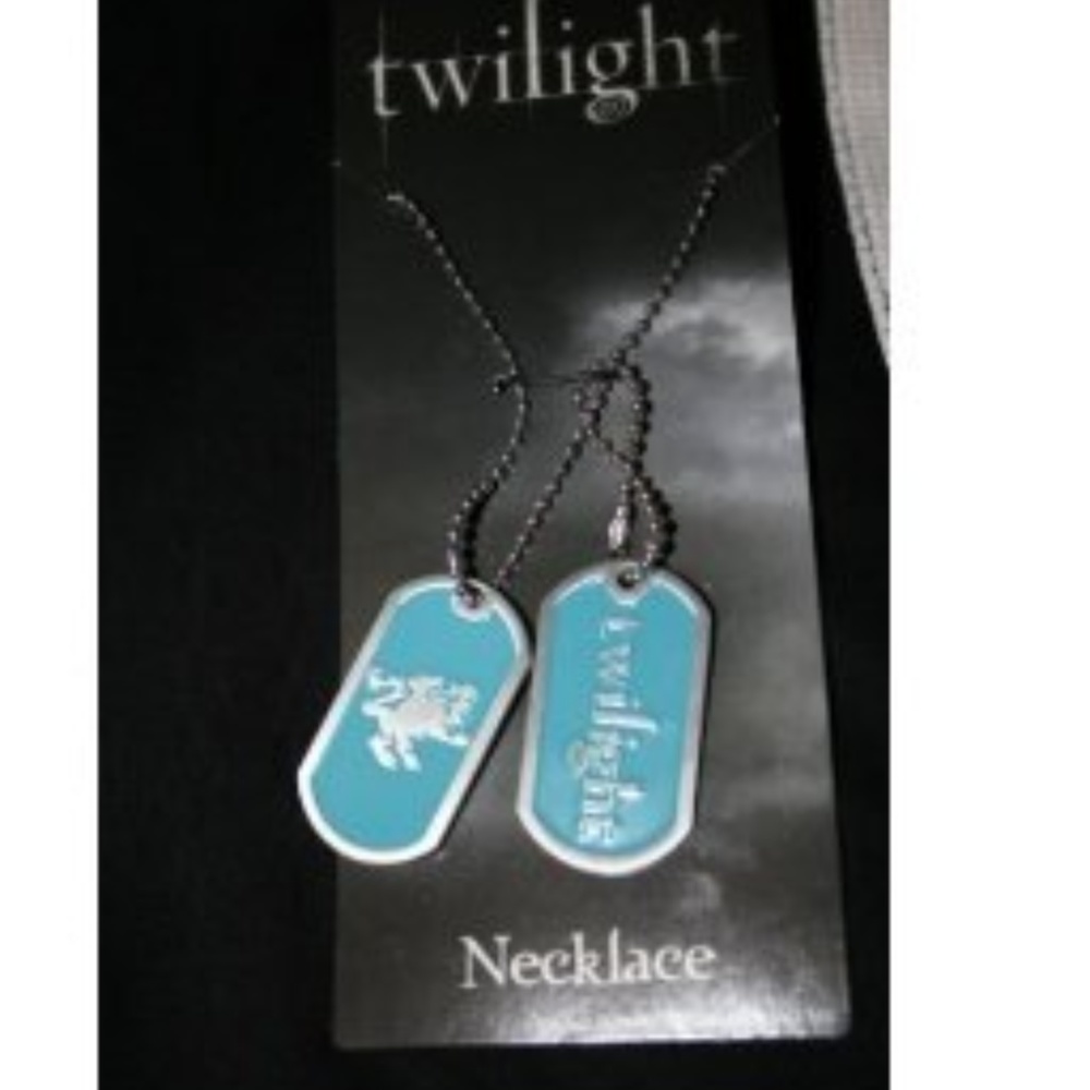 new Neca Twilight Lion Logo Necklace